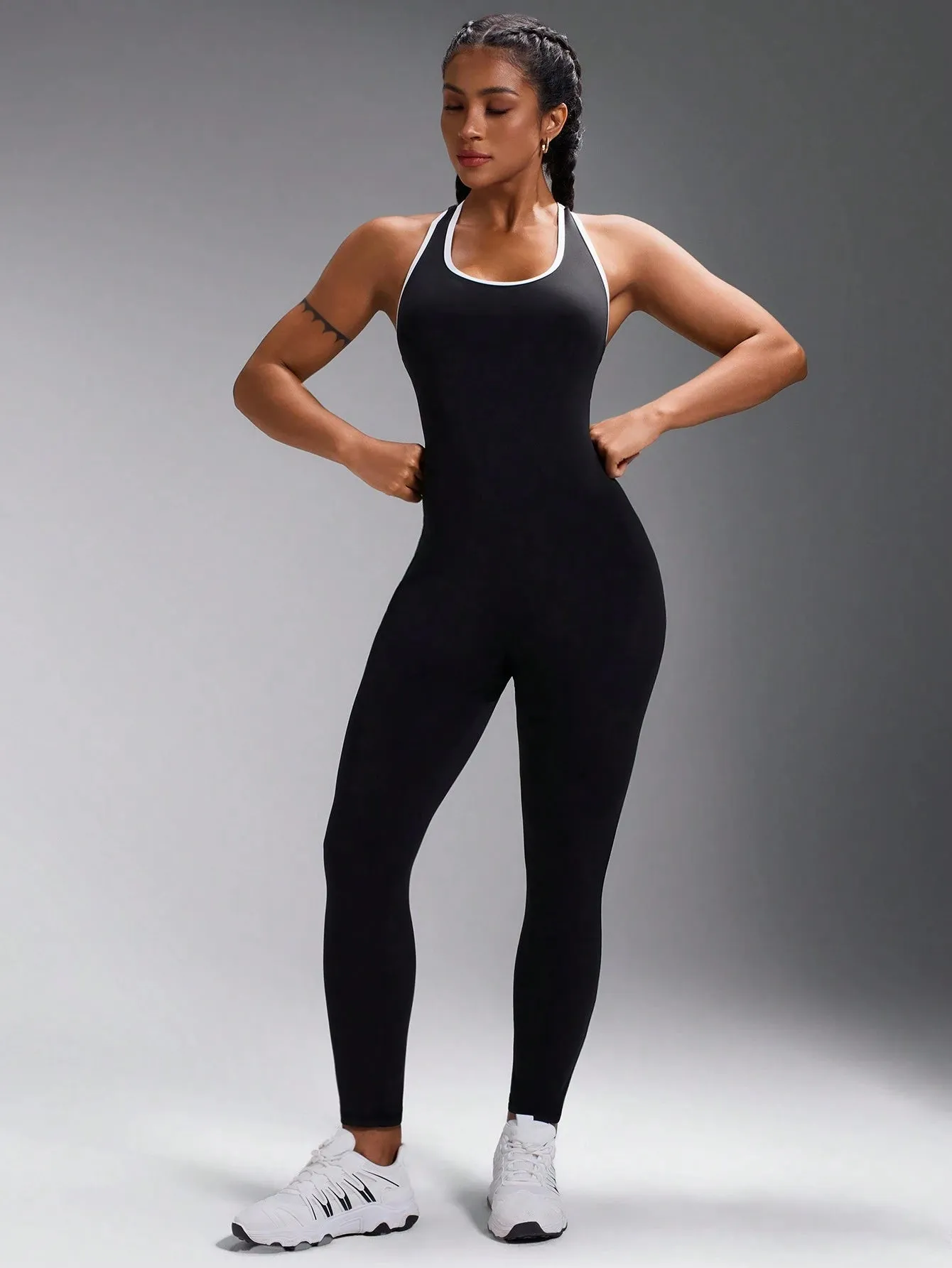 Contrast Color Letter Print Sports Jumpsuit – Trendy & Breathable Activewear