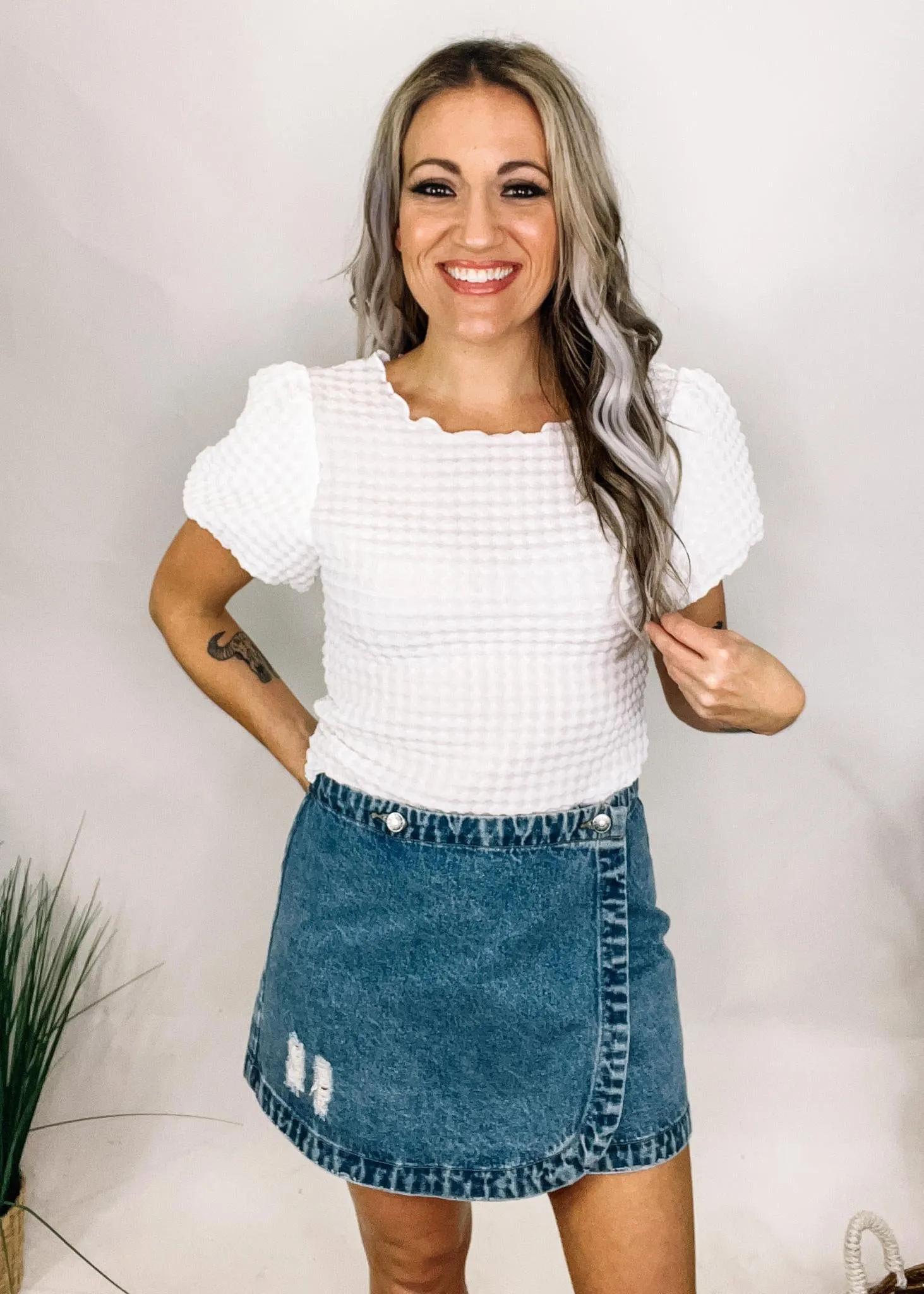 Delicate Bubble Textured Puff Sleeve Top