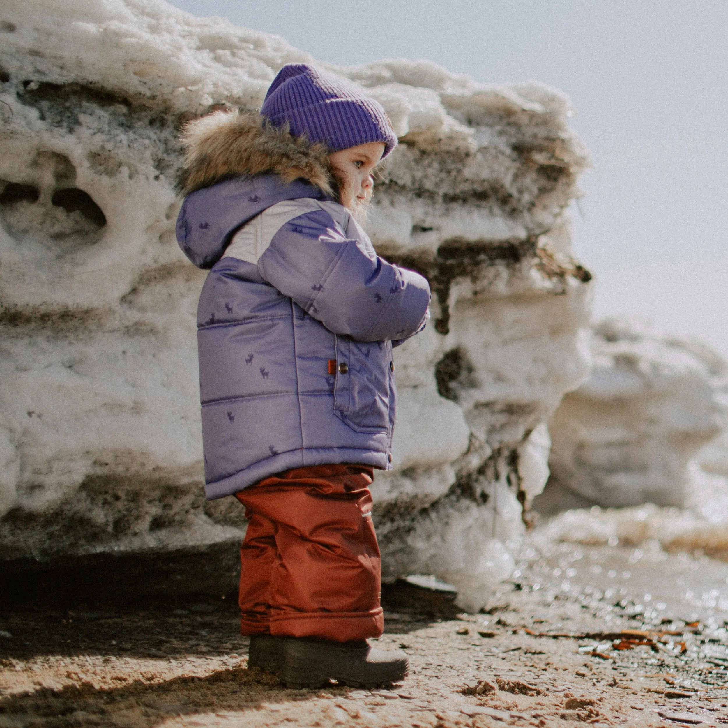Habit de neige deux-pièces mauve et rouille, bébé || Purple and rust two-pieces snowsuit, baby