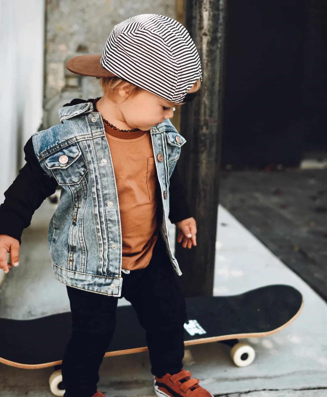 HOODED DENIM JACKET - BLACK