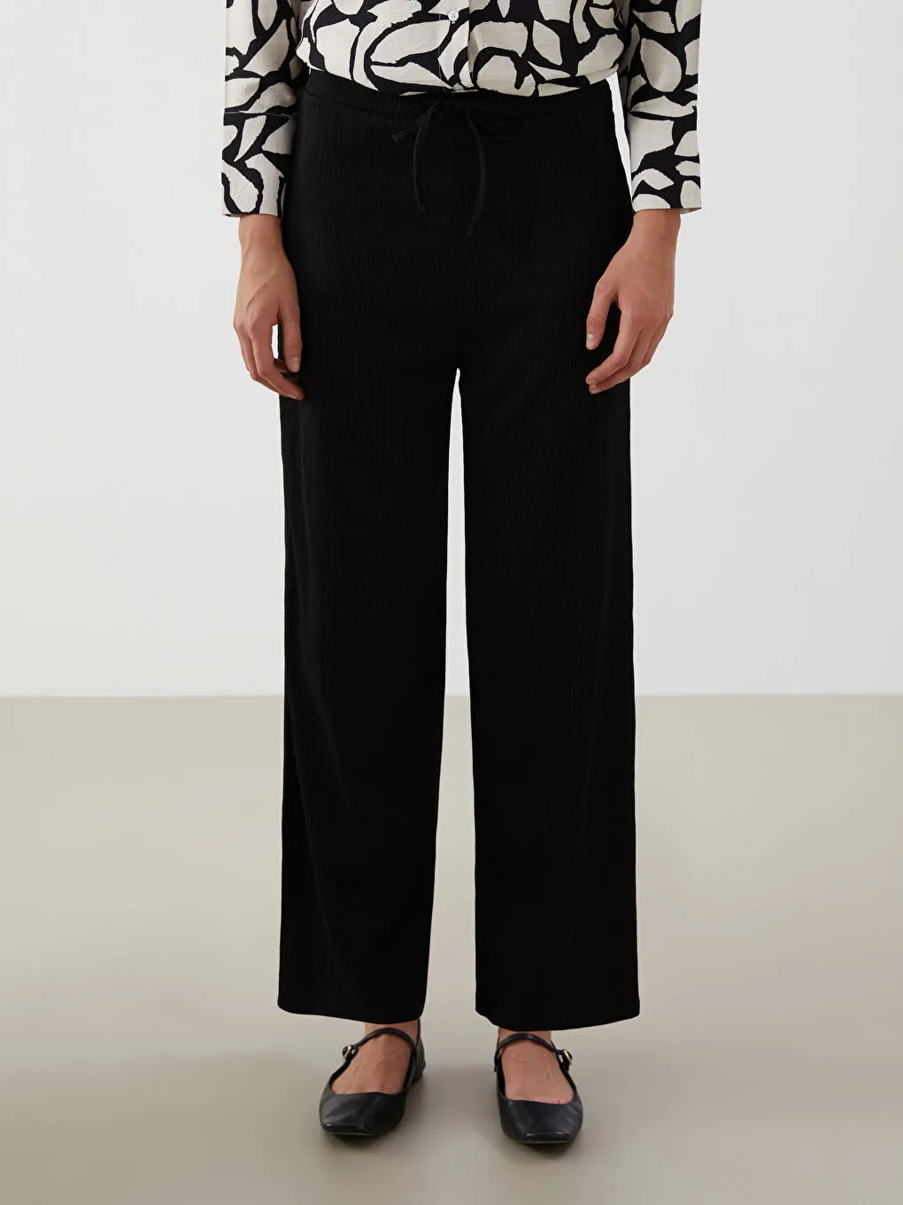 LCW Modest Black Elastic Waist Textured Women Trousers