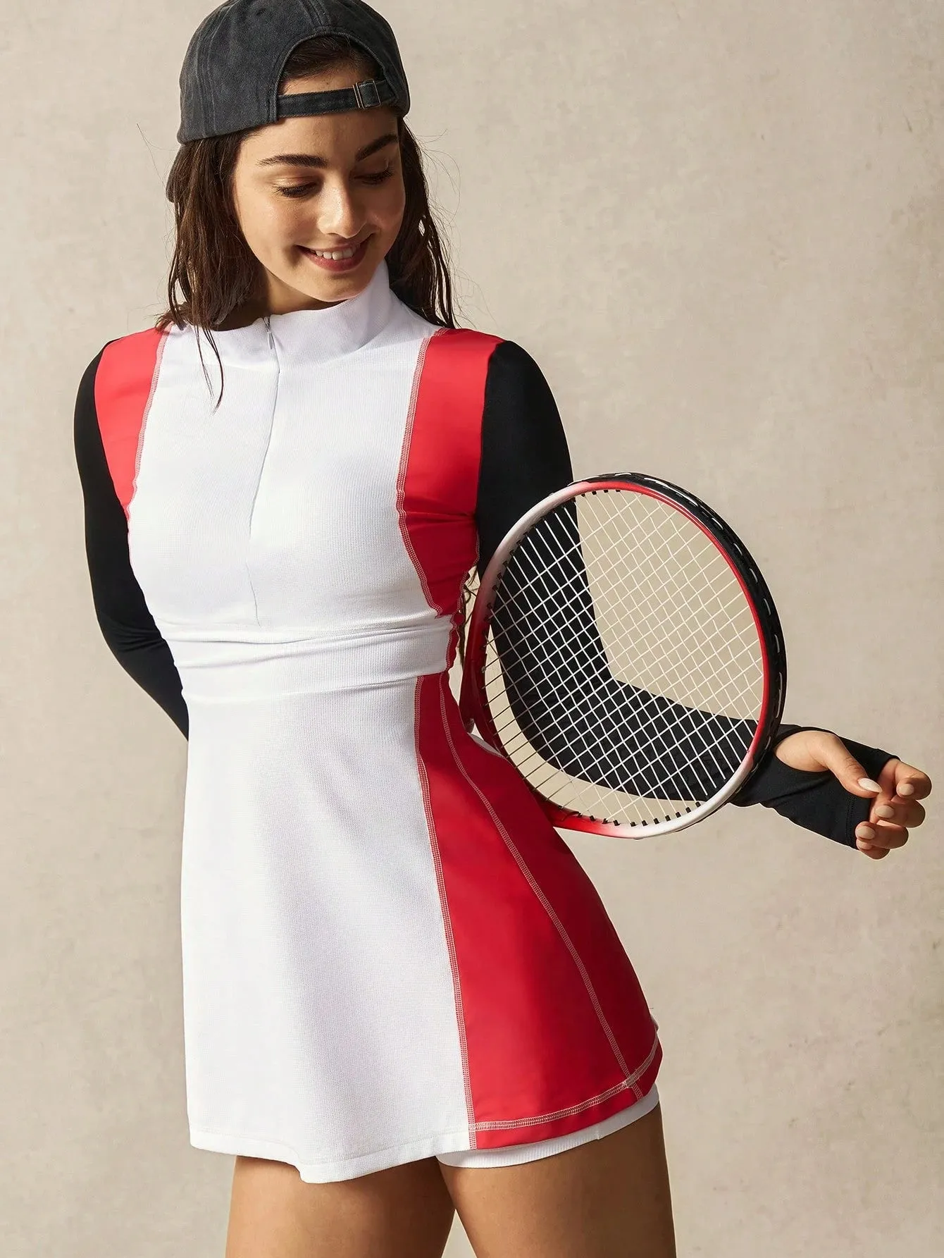 Long-Sleeve Zip-Up Sports Dress – High Collar, Slim Fit & Stylish