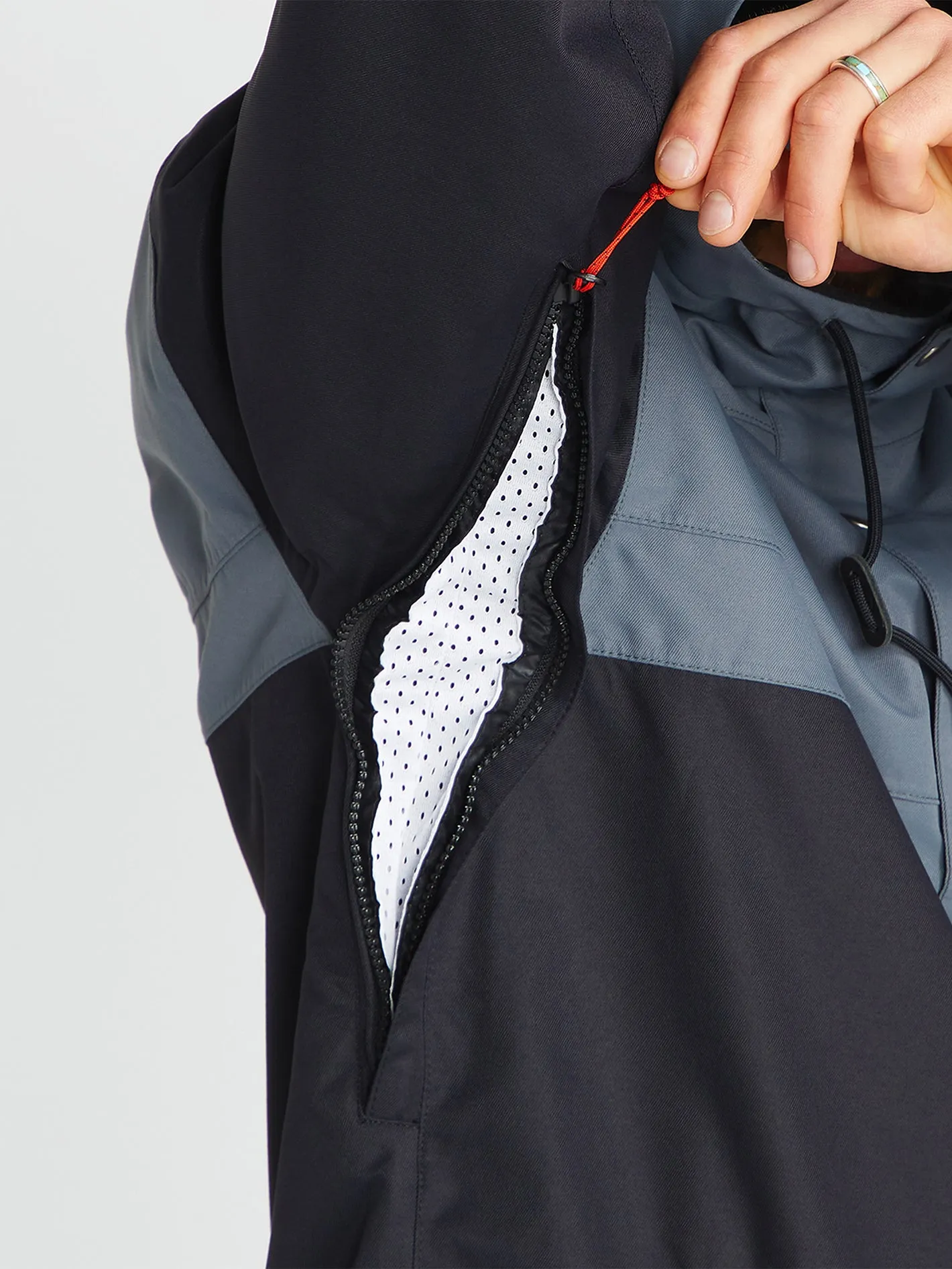 Longo Pullover Jacket - Black