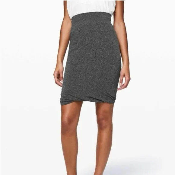 Lululemon Women’s Boulevard Bliss Bubble Skirt in Heather Gray Size 6