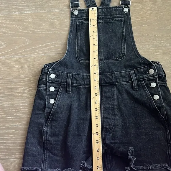 Madewell Adirondack Short Overalls in Lunar Wash size small