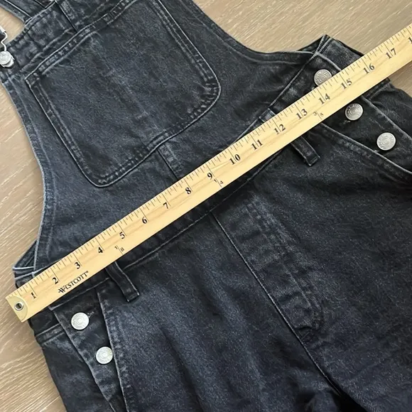 Madewell Adirondack Short Overalls in Lunar Wash size small