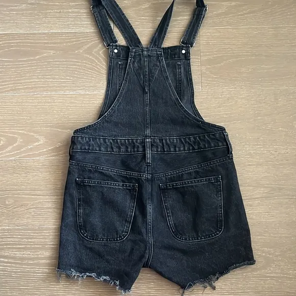 Madewell Adirondack Short Overalls in Lunar Wash size small