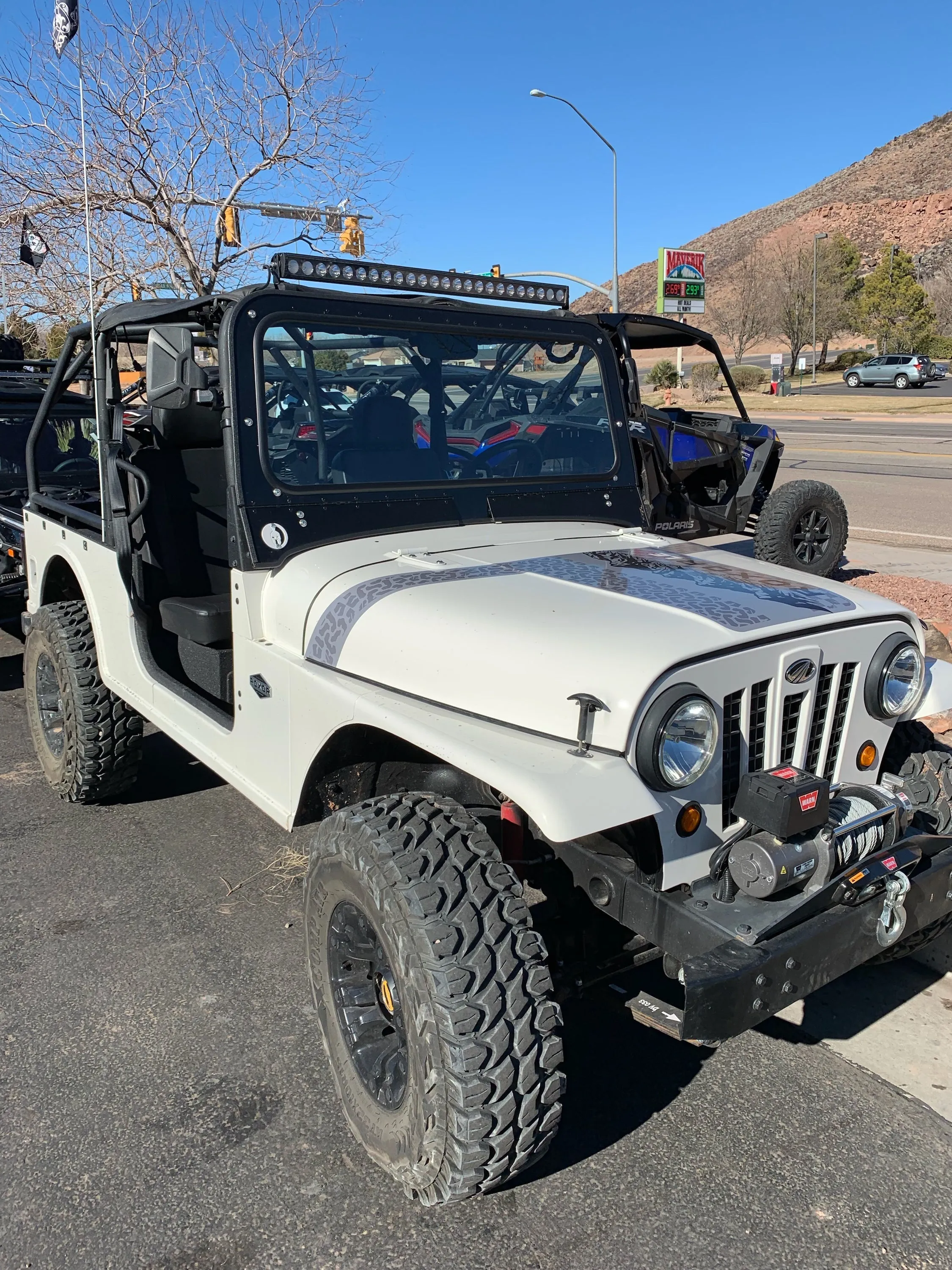 MAHINDRA ROXOR FRONT WINDSHIELD 2018 