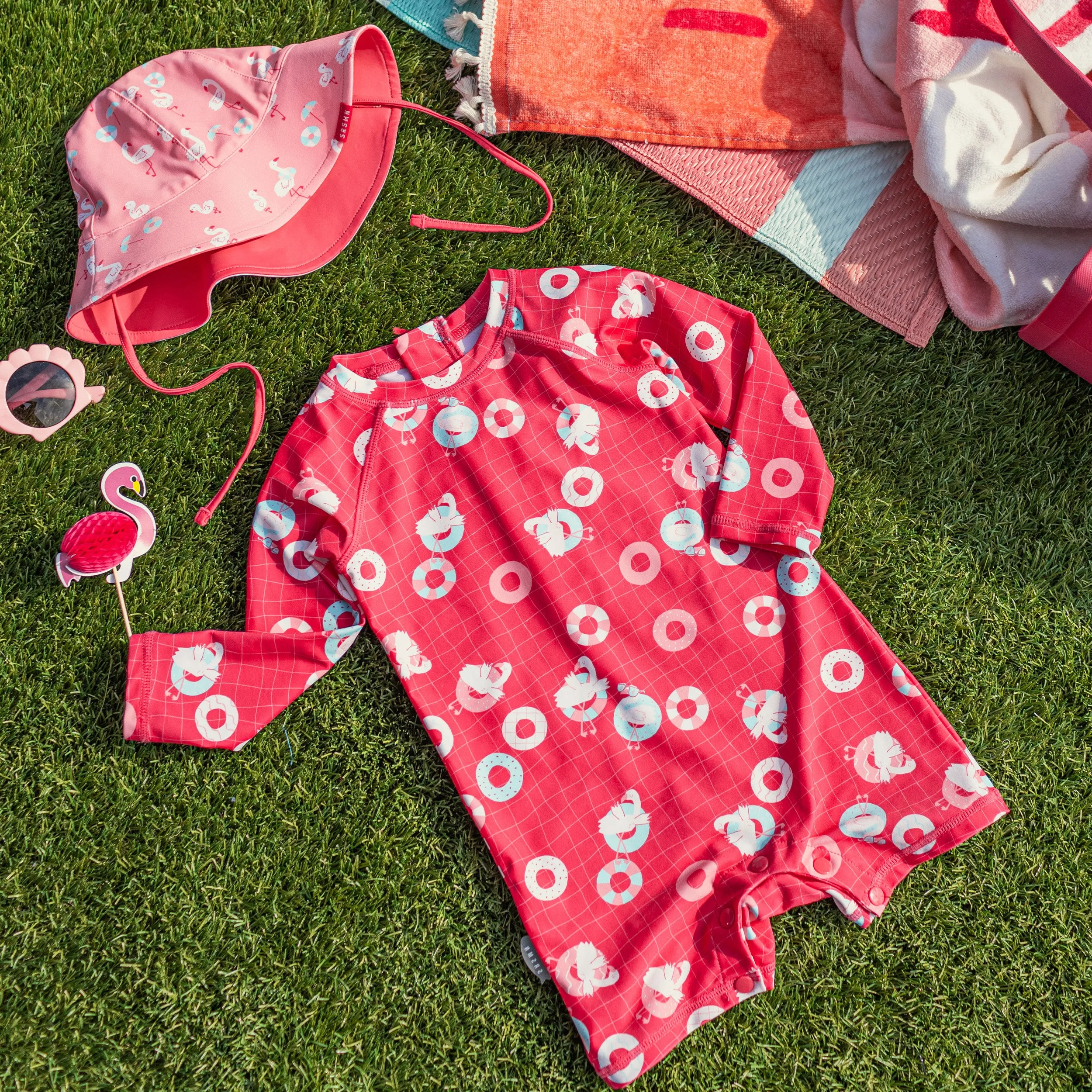 Maillot de bain une pièce rose à motifs de flamants roses, bébé || Pink one piece swimsuit with flamingo all over print, baby