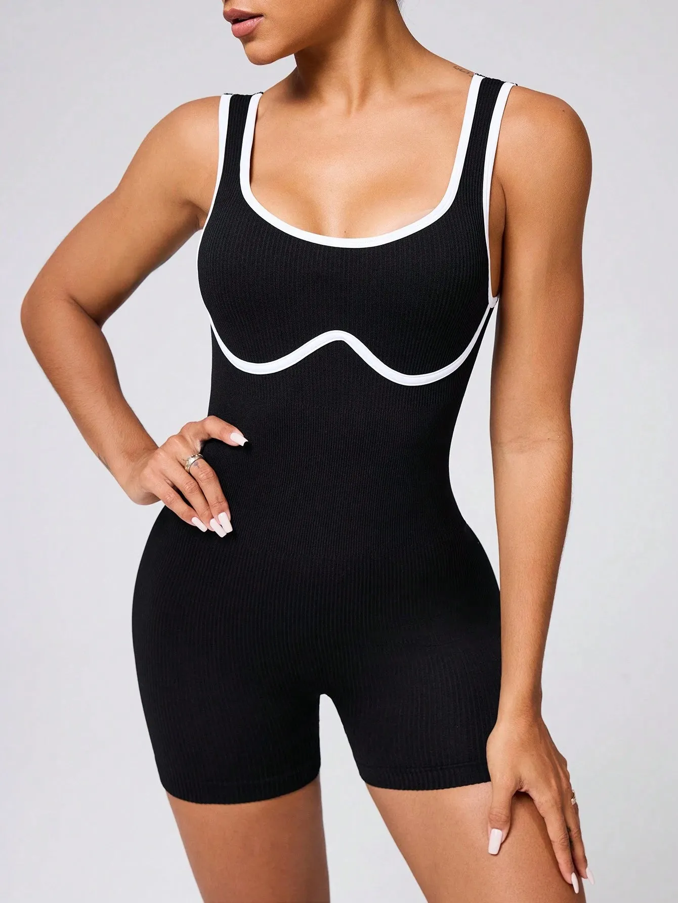 Open-Back Workout Jumpsuit – Stretchy & Stylish Activewear for Women
