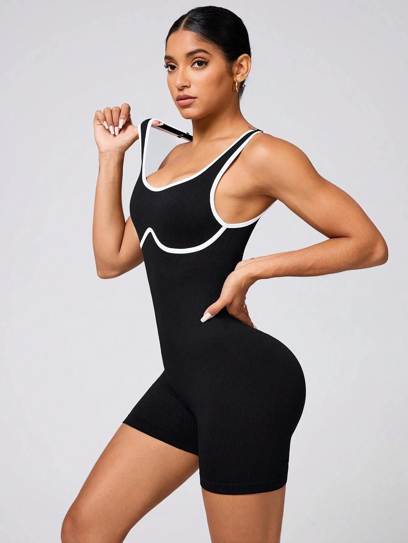 Open-Back Workout Jumpsuit – Stretchy & Stylish Activewear for Women
