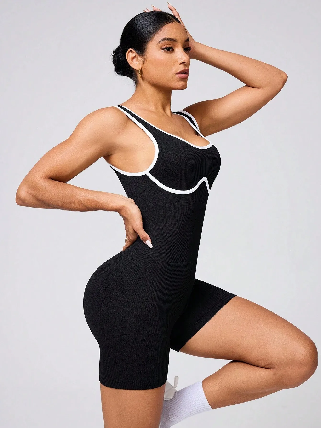 Open-Back Workout Jumpsuit – Stretchy & Stylish Activewear for Women