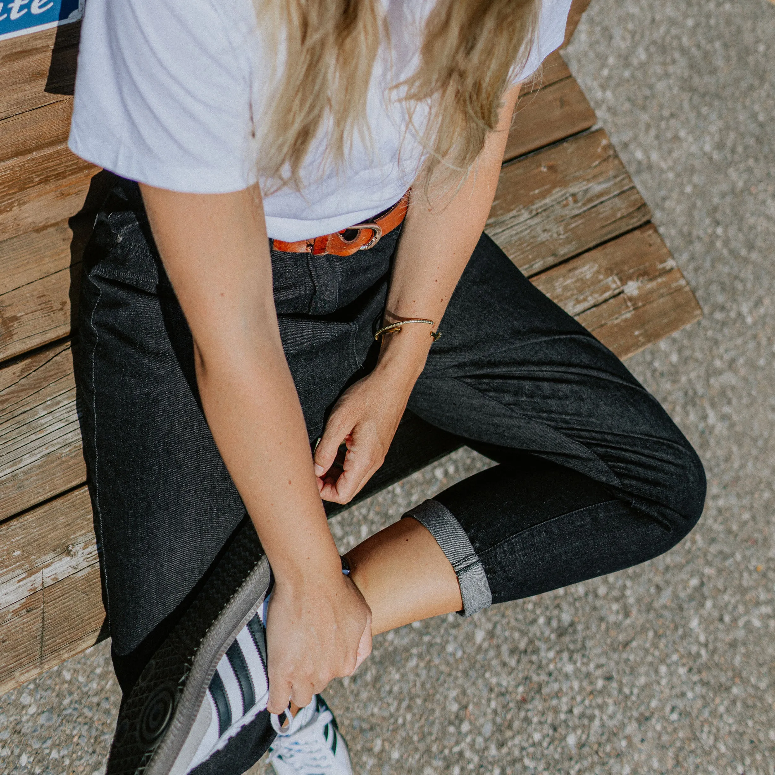 Pantalon en denim noir coupe décontractée longueur 7/8, adulte || Relaxed fit black denim pants 7/8 length, adult