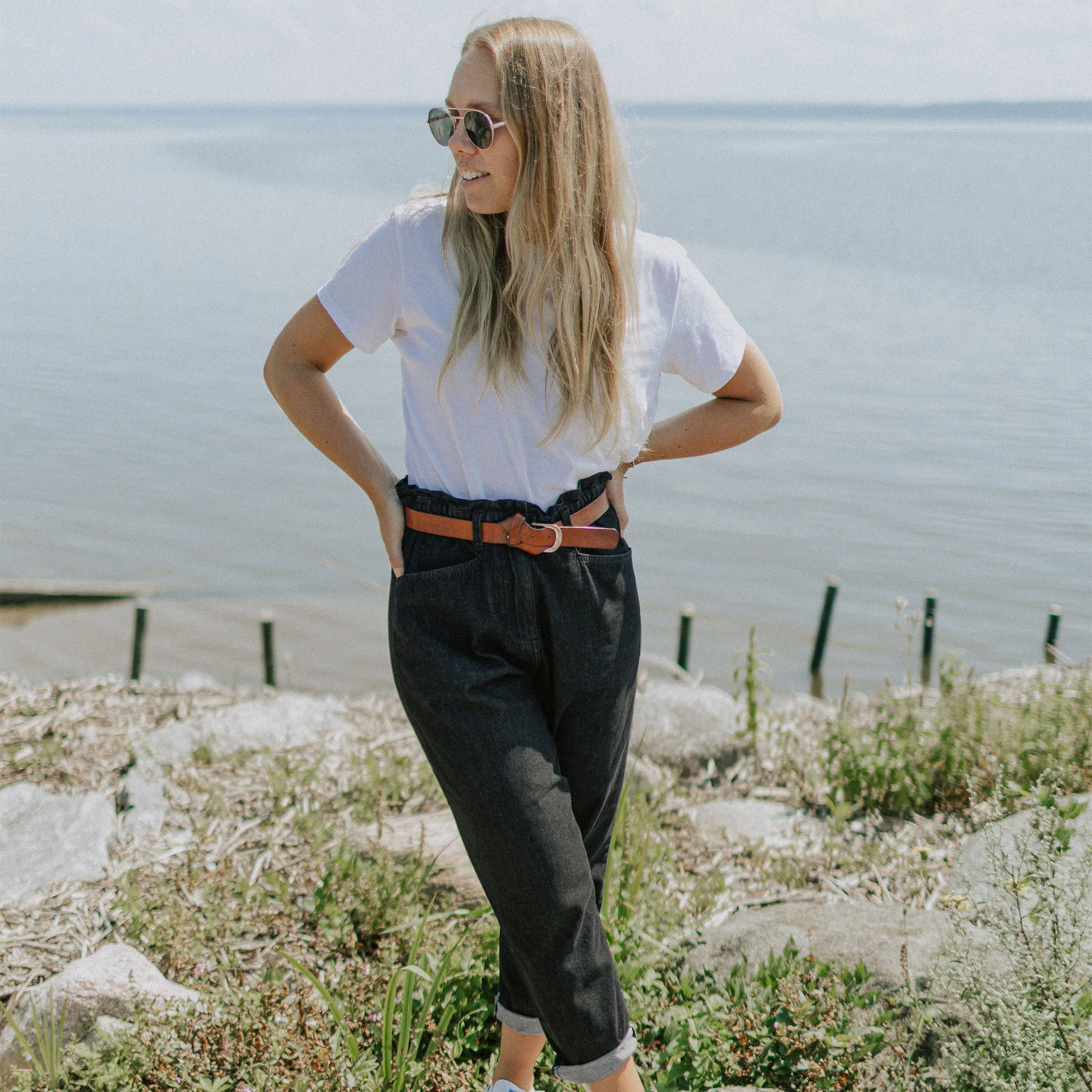 Pantalon en denim noir coupe décontractée longueur 7/8, adulte || Relaxed fit black denim pants 7/8 length, adult