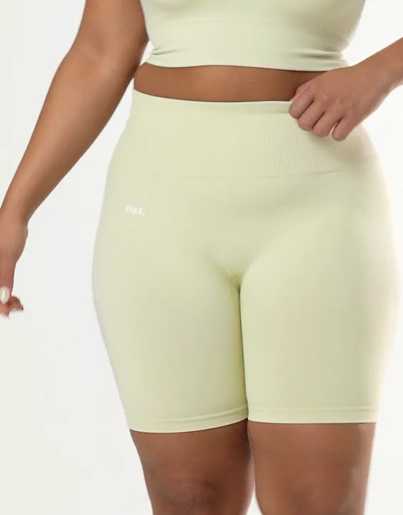 Premium Seamless Midi Bike Shorts - Vanilla Essence