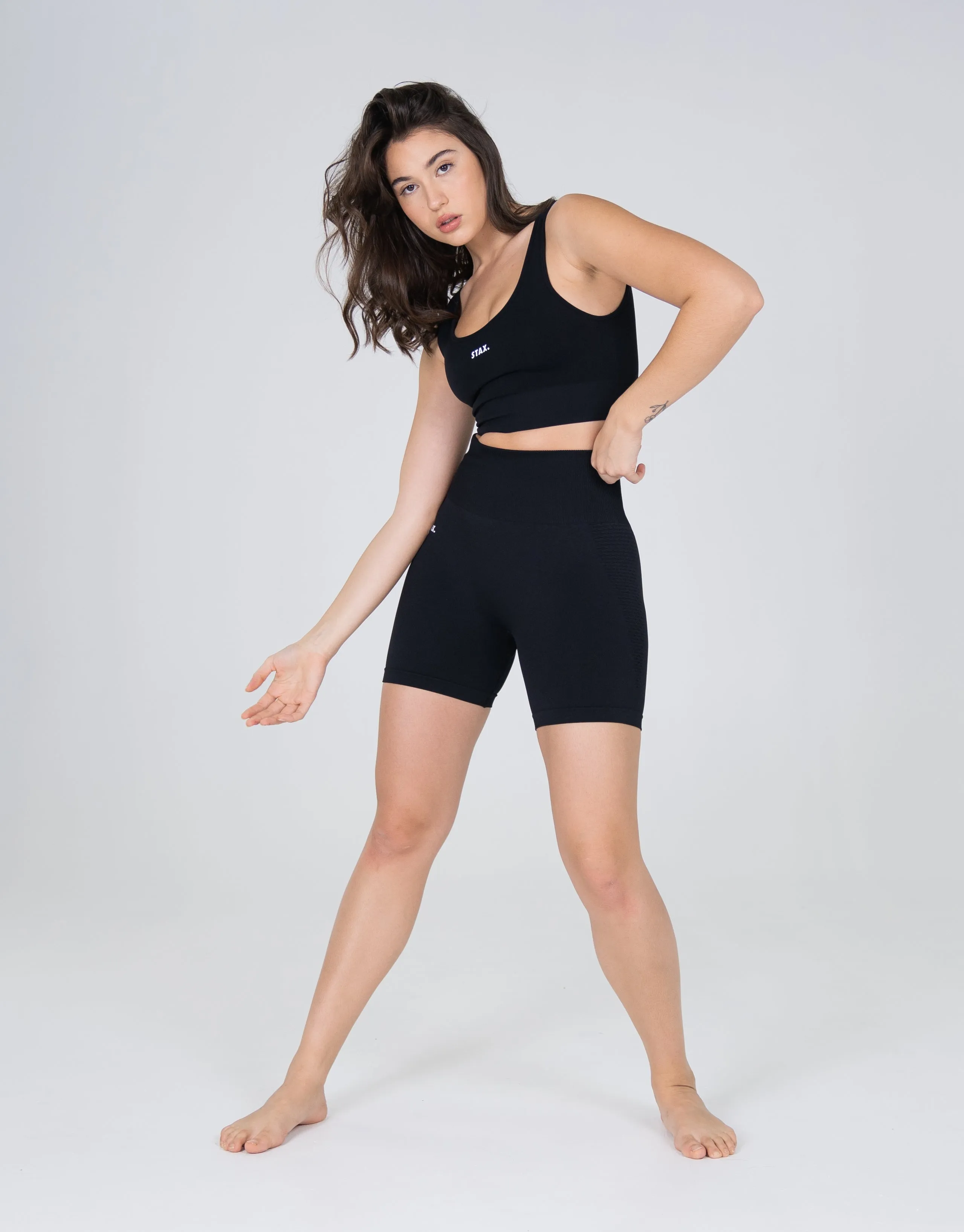 Premium Seamless V6 Low Back Crop - Nox (Black)