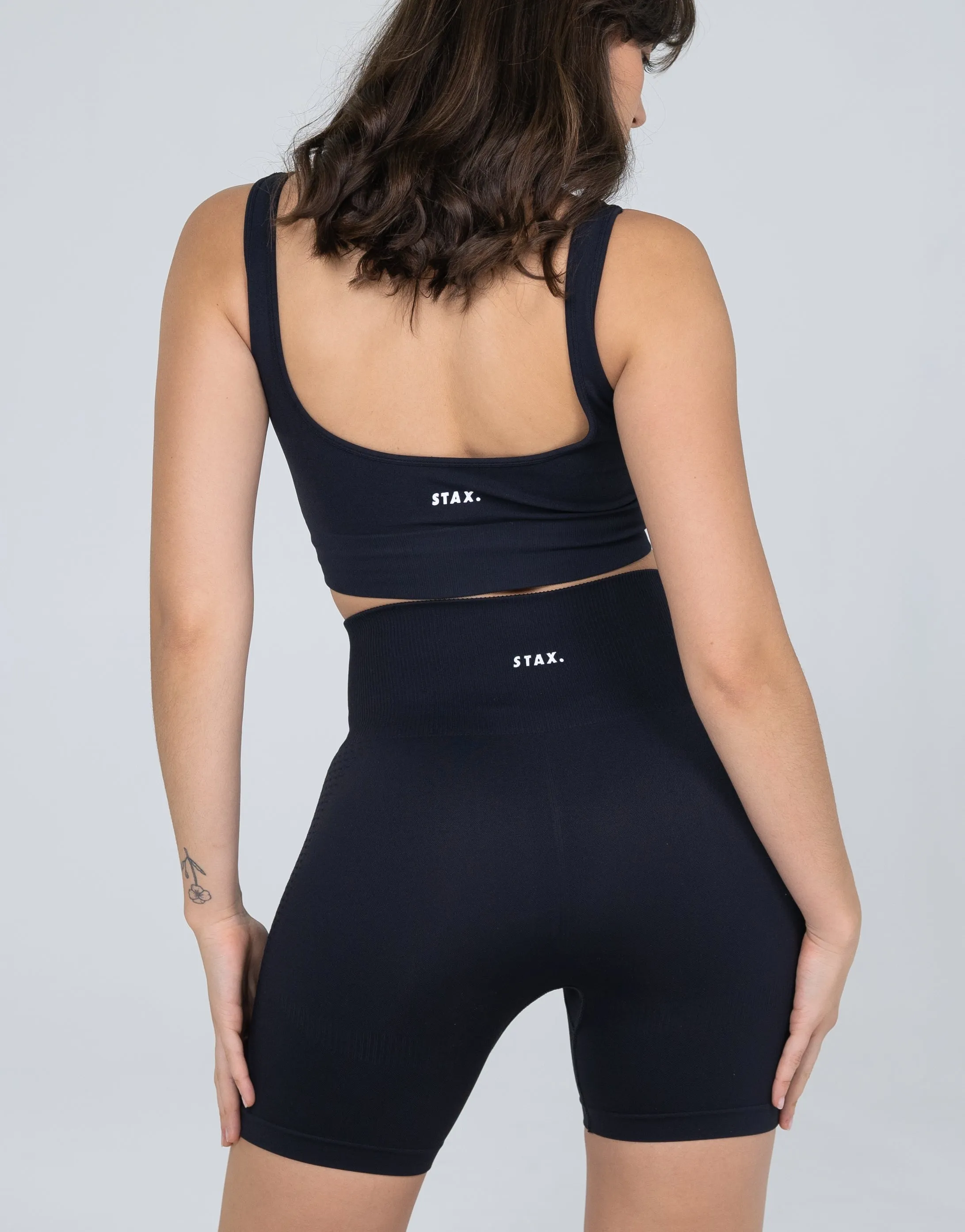 Premium Seamless V6 Low Back Crop  - Oxford (Cool Black)