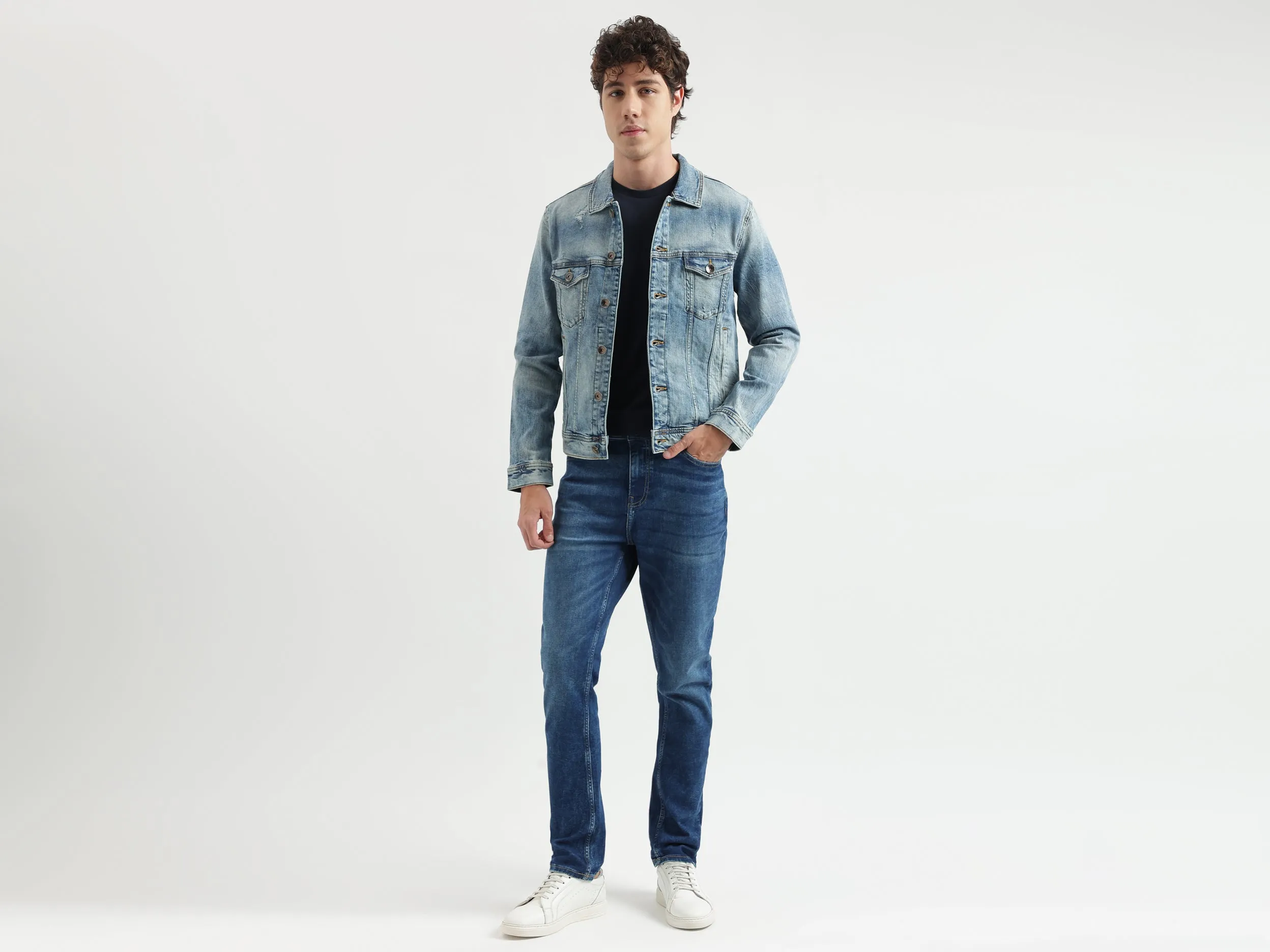 Regular Fit Spread Collar Solid Pattern Jacket