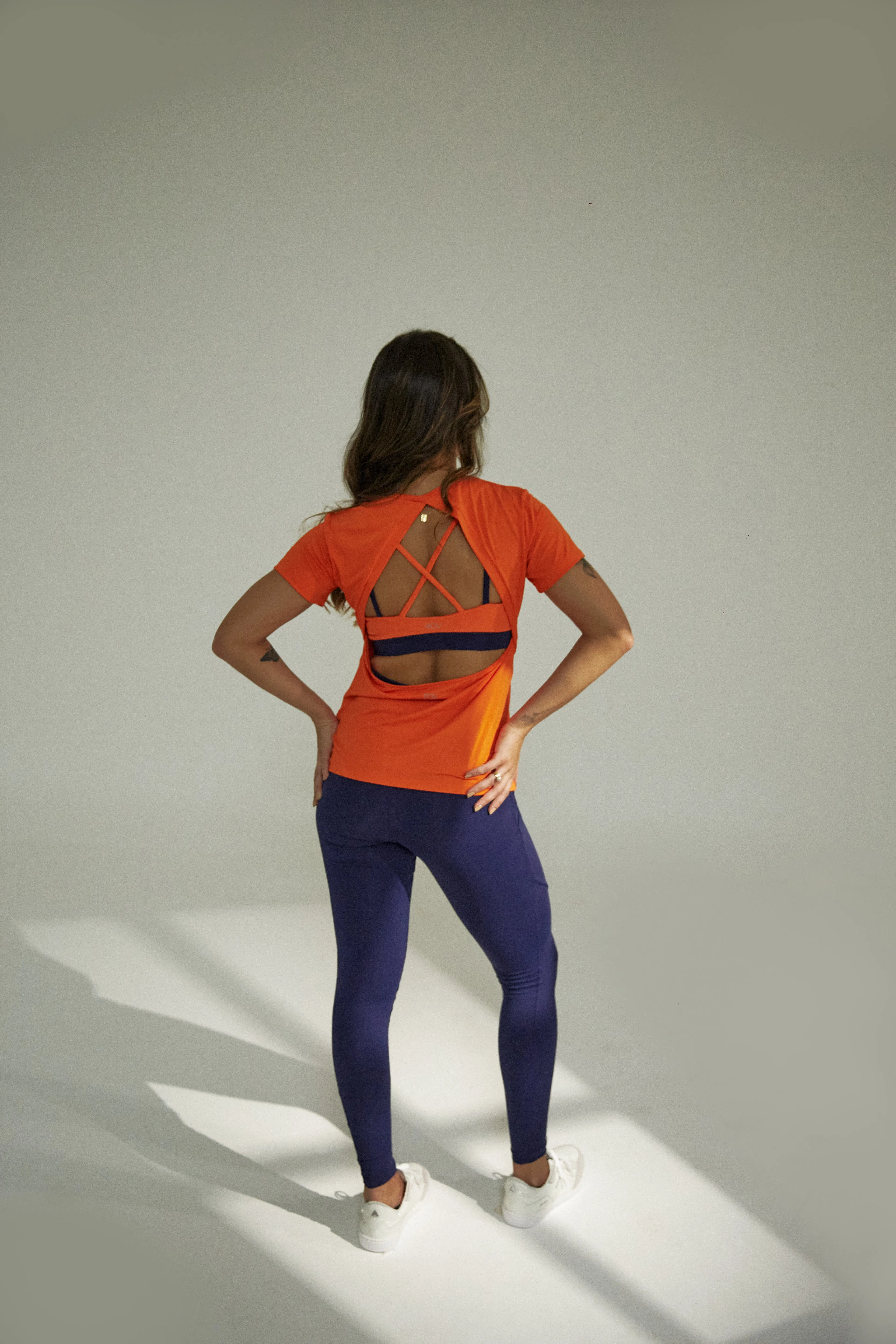 Rise Breeze Open-Back T-Shirt - Short Sleeve Lightweight Activewear Top with Stylish Cutout Design