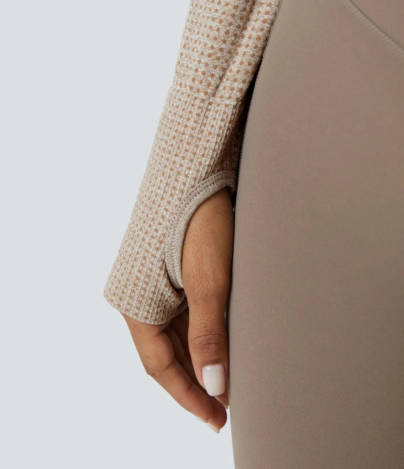 Seamless Flow Cropped Sports Top | Breathable with Thumb Holes