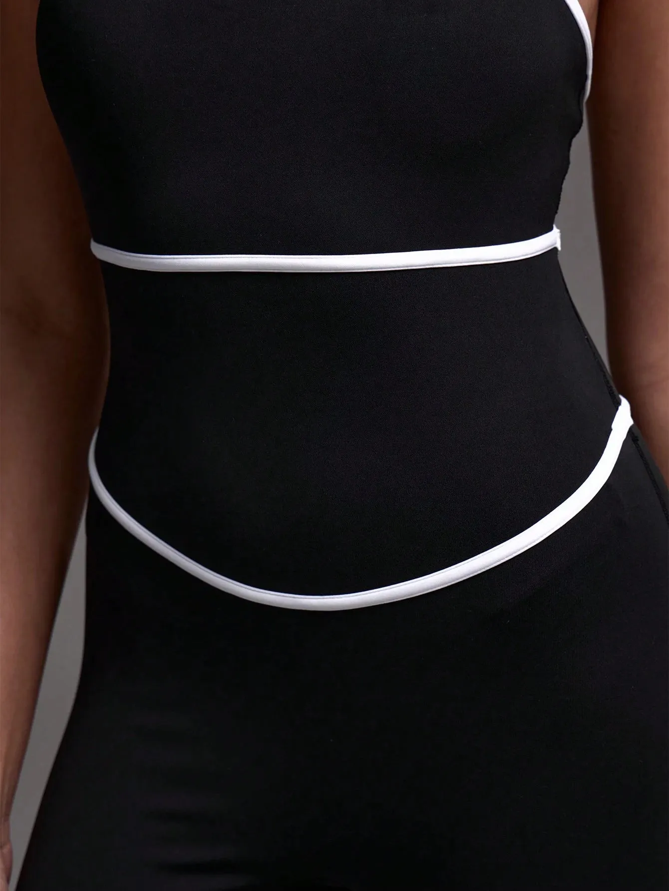 Stylish Contrast Piping Strappy Sports Jumpsuit– Sleek & Supportive Activewear