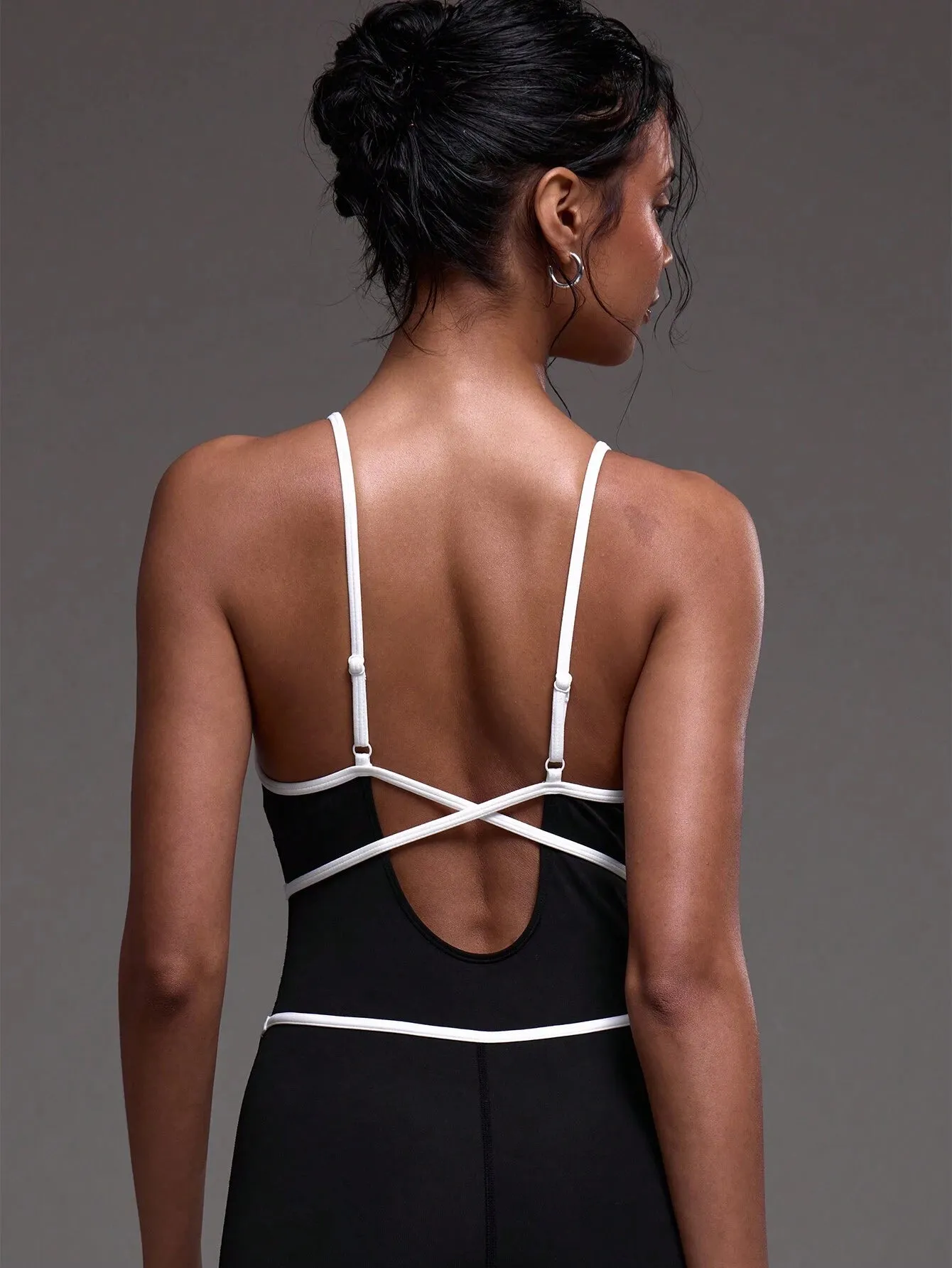 Stylish Contrast Piping Strappy Sports Jumpsuit– Sleek & Supportive Activewear