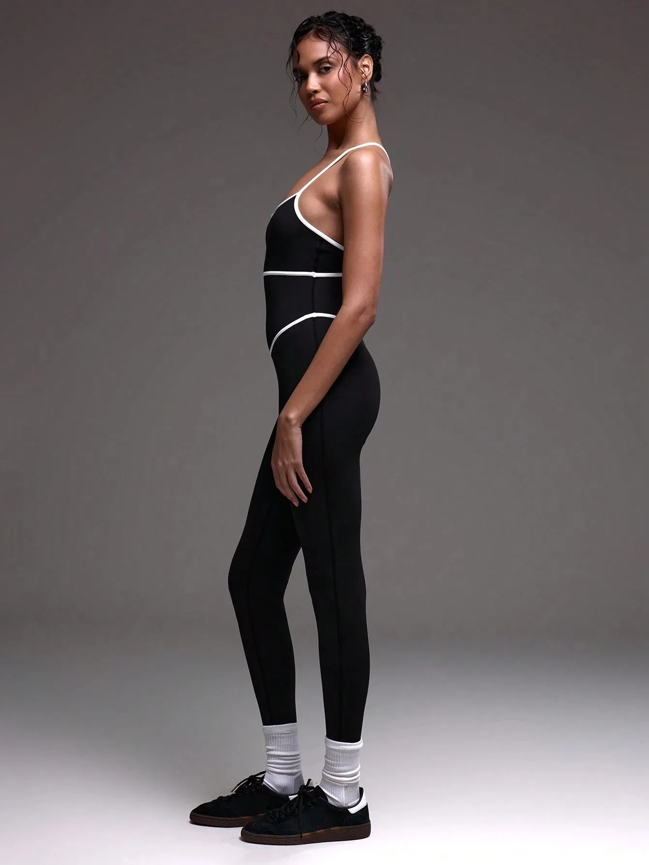 Stylish Contrast Piping Strappy Sports Jumpsuit– Sleek & Supportive Activewear