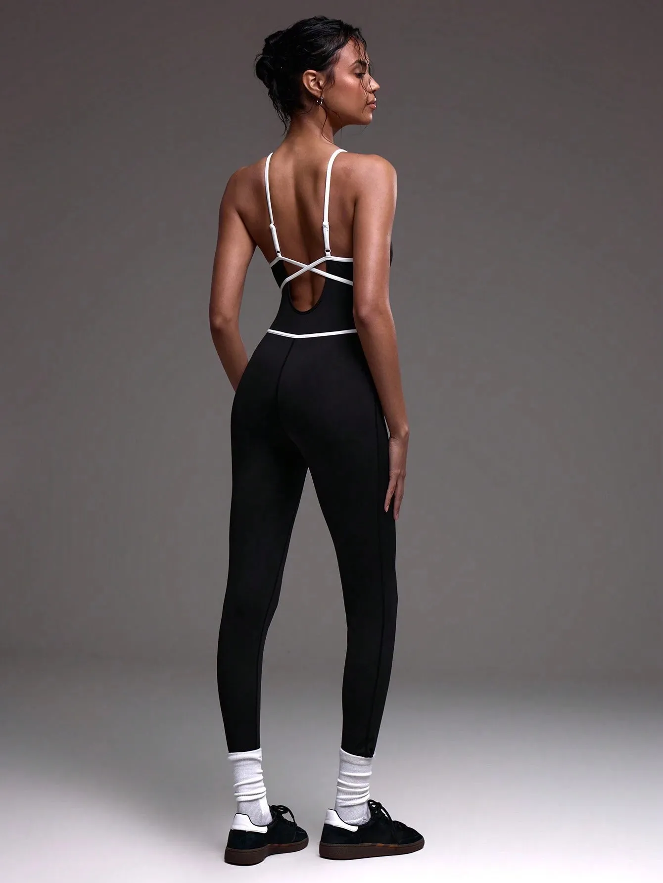 Stylish Contrast Piping Strappy Sports Jumpsuit– Sleek & Supportive Activewear