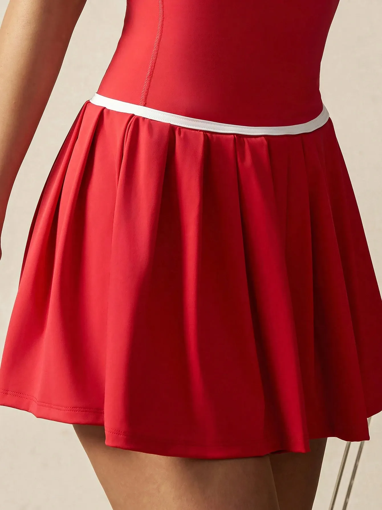Stylish Contrast Trim Sleeveless Pleated Athletic Dress – Perfect for Active Wear