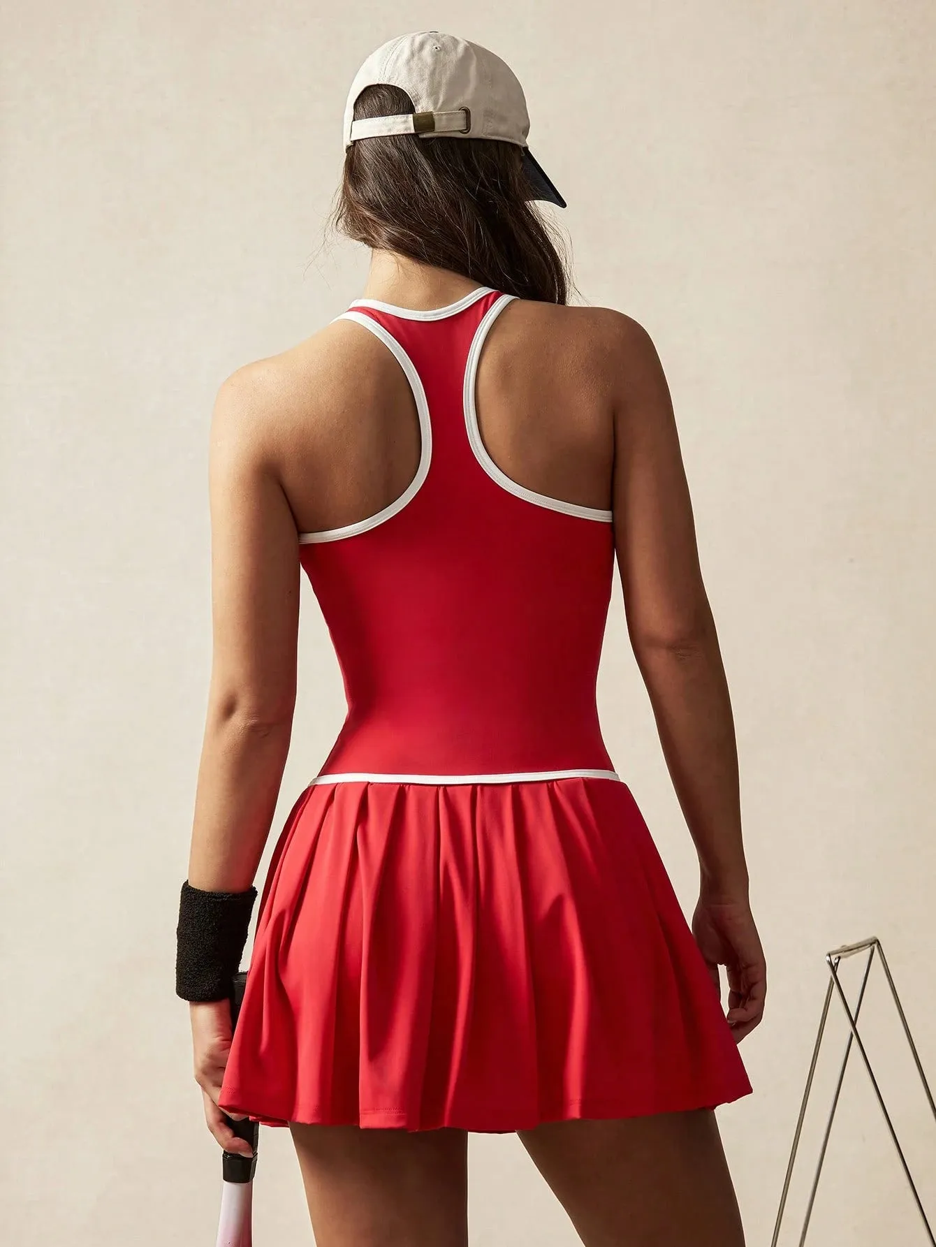 Stylish Contrast Trim Sleeveless Pleated Athletic Dress – Perfect for Active Wear