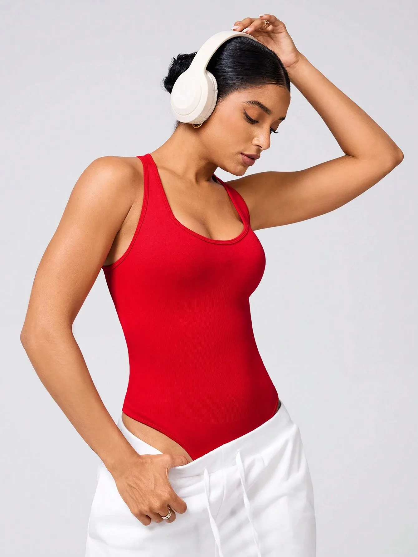 Stylish Women's Wide-Strap Bodysuitsuit – Sleek & Comfortable Activewear
