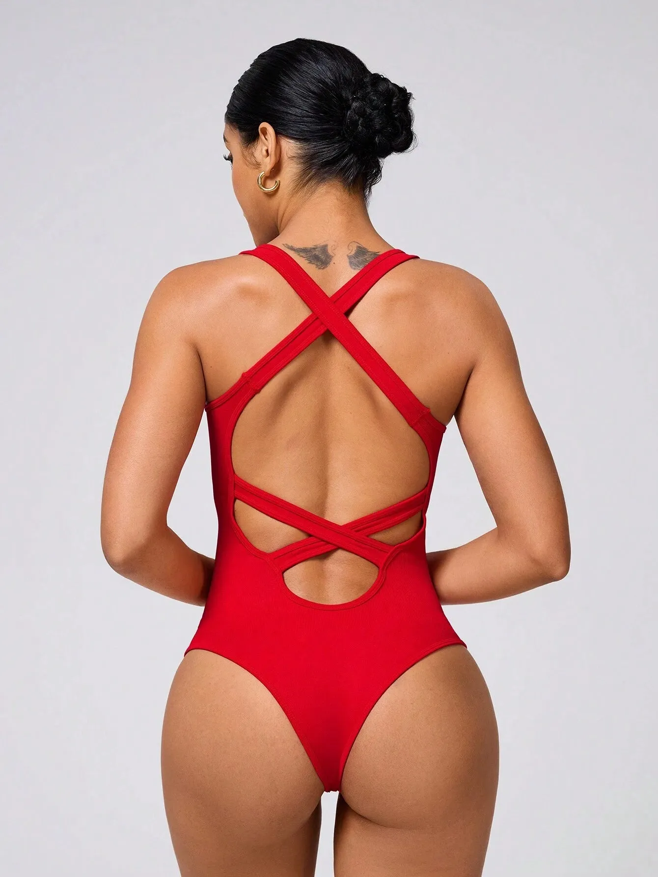Stylish Women's Wide-Strap Bodysuitsuit – Sleek & Comfortable Activewear