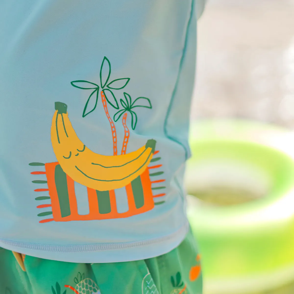 T-shirt de bain bleu avec illustration, enfant || Blue swim T-shirt with illustration, child