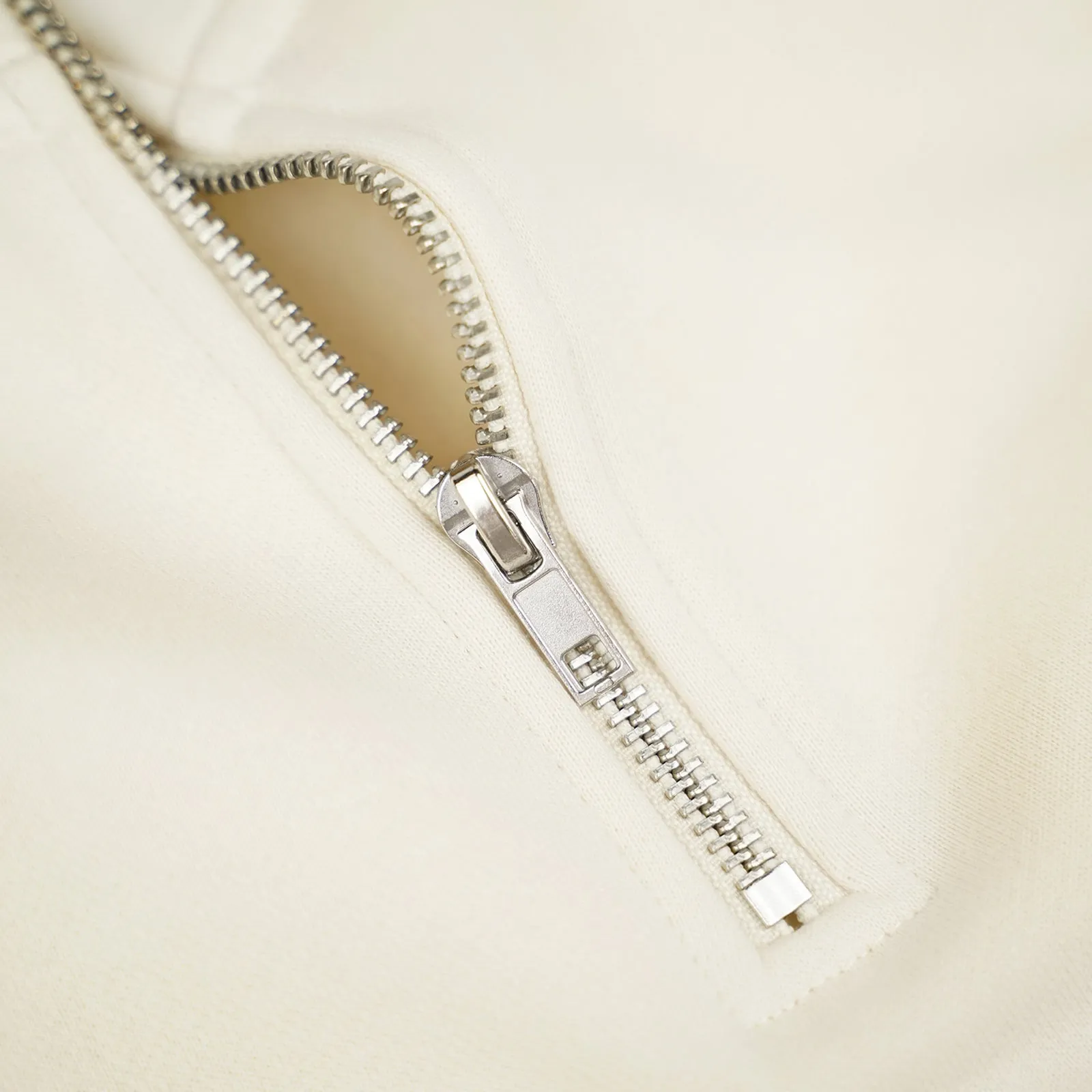 Throwback Icon 2.0 Quarter Zip Sweatshirt - White Chocolate