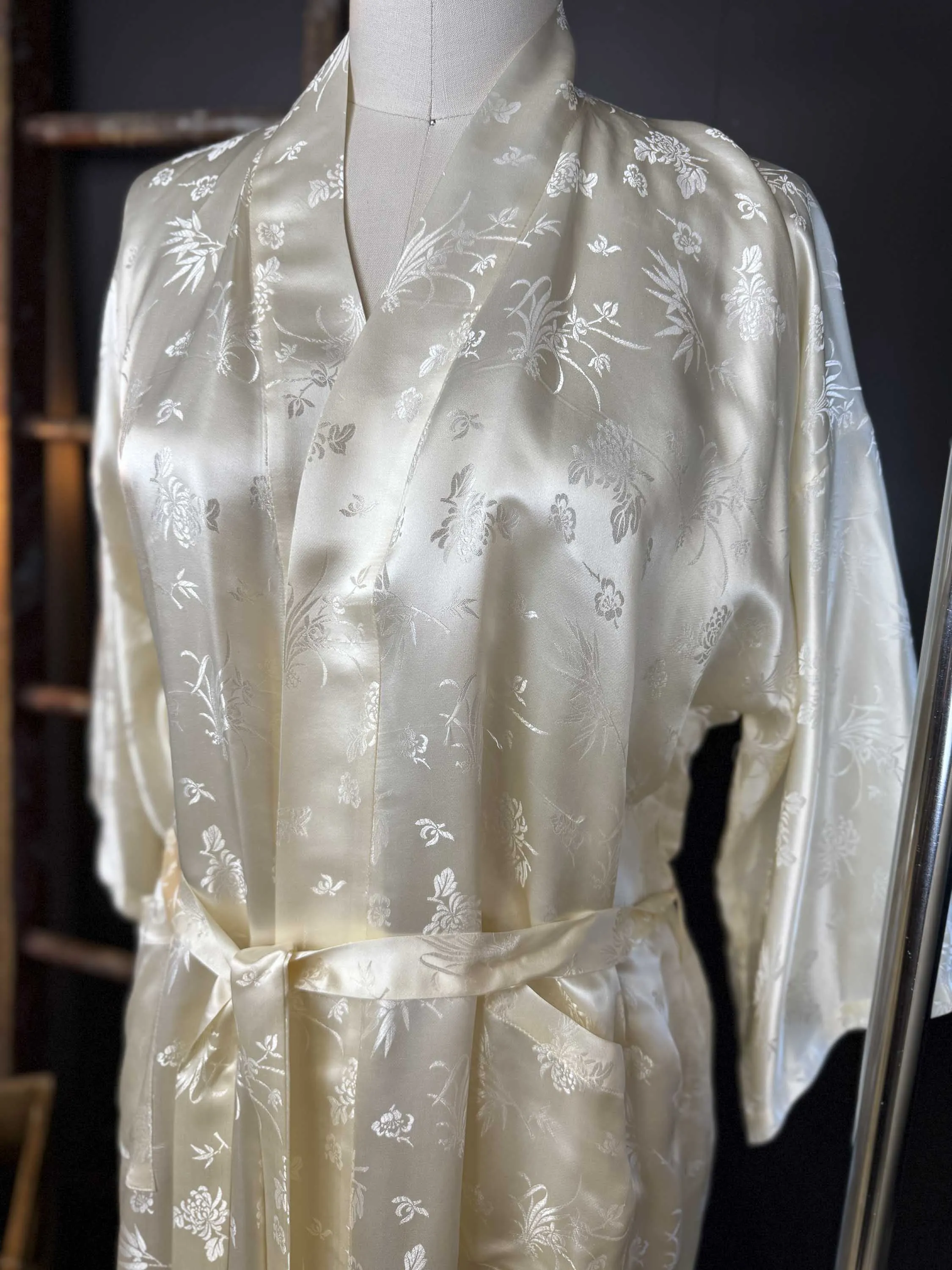 Vintage White Golden Bee Silk Kimono Robe - Size L/XL