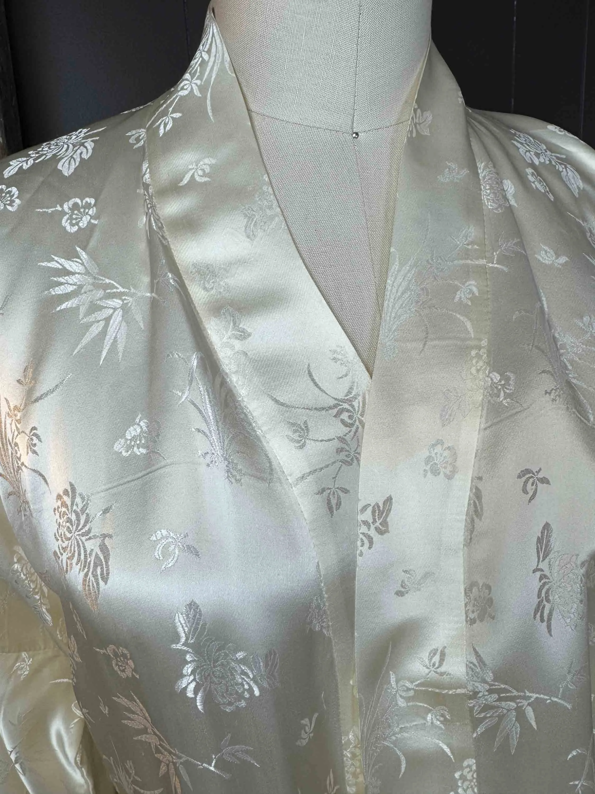 Vintage White Golden Bee Silk Kimono Robe - Size L/XL