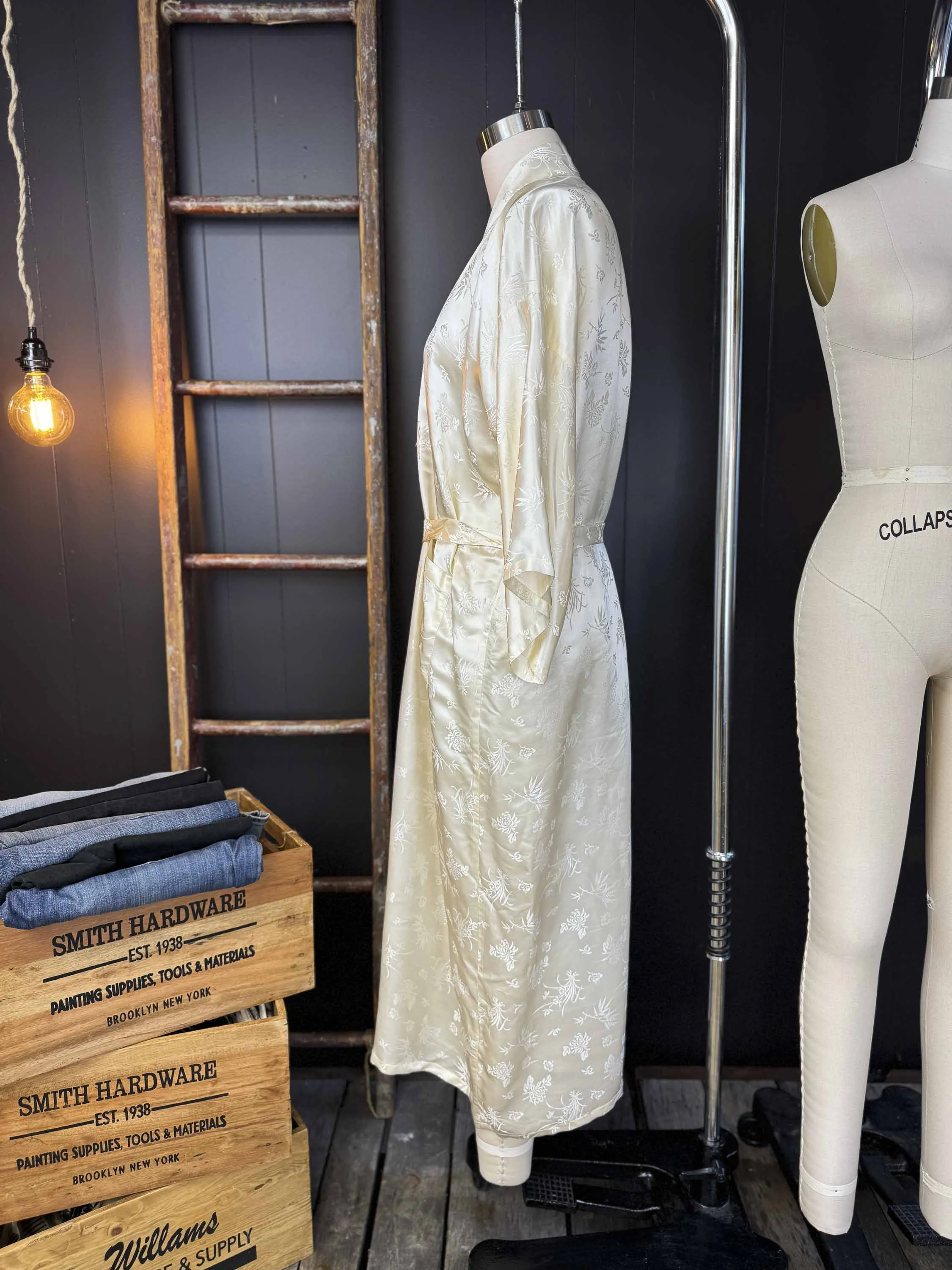 Vintage White Golden Bee Silk Kimono Robe - Size L/XL