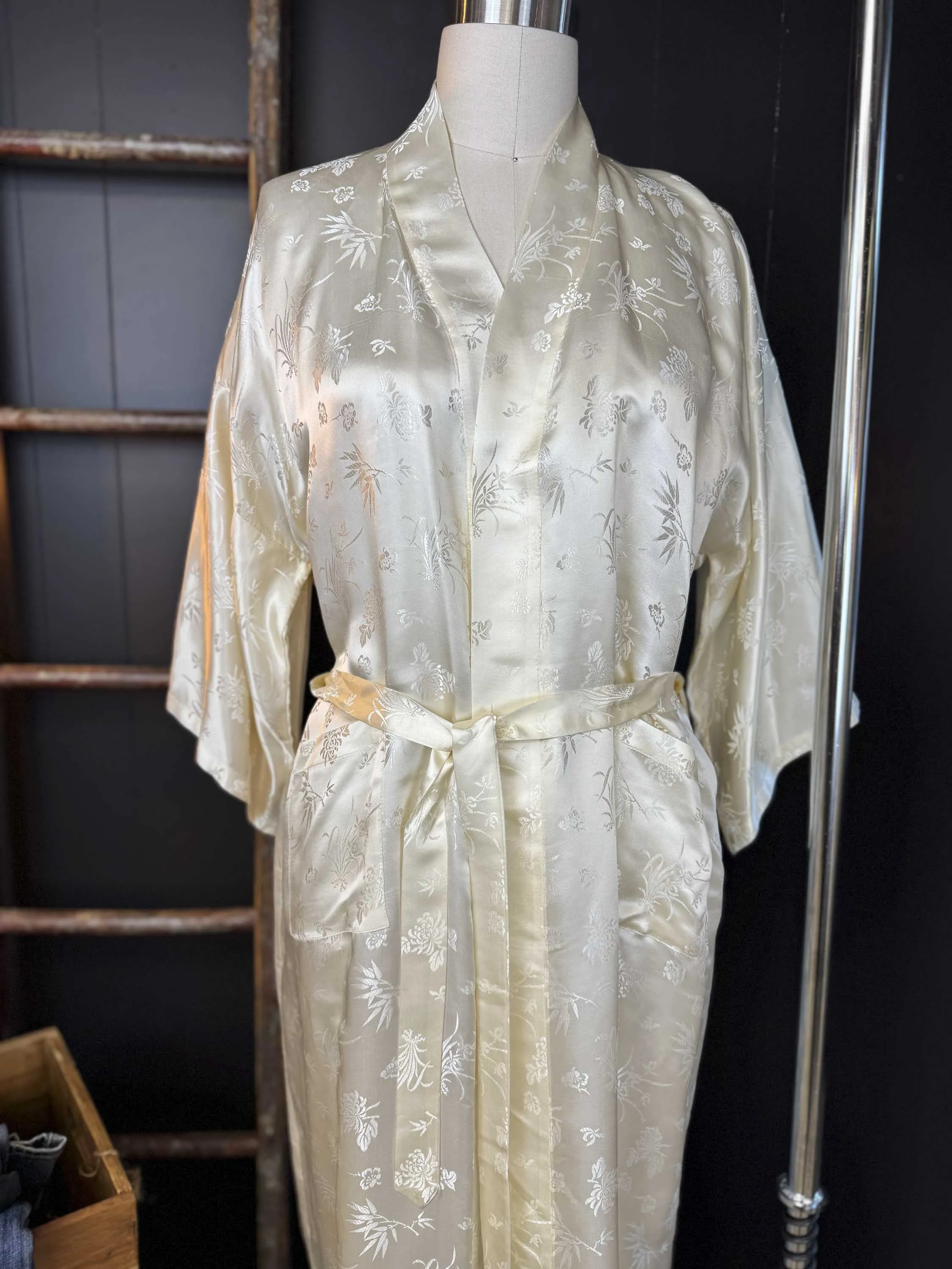 Vintage White Golden Bee Silk Kimono Robe - Size L/XL