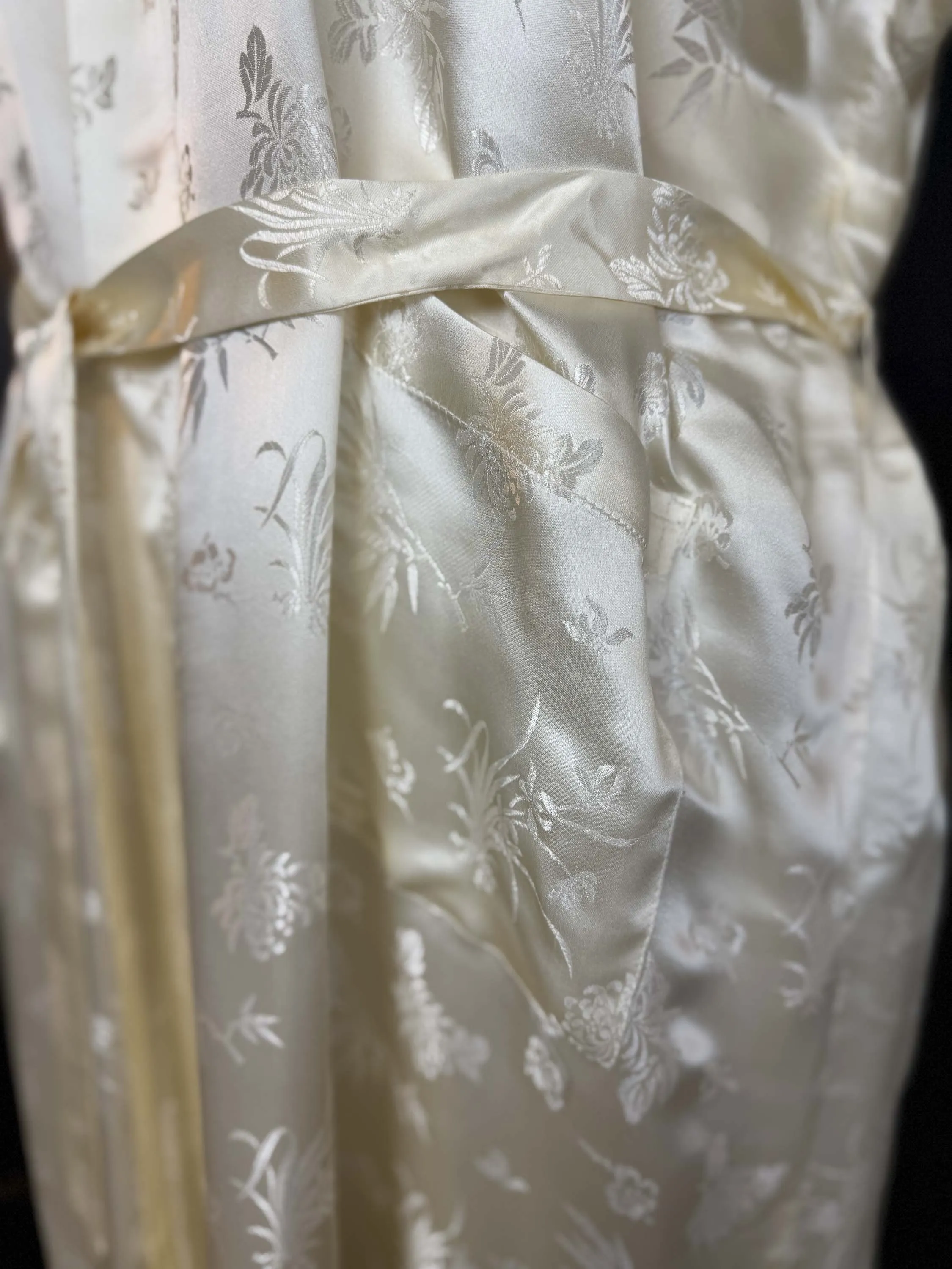 Vintage White Golden Bee Silk Kimono Robe - Size L/XL