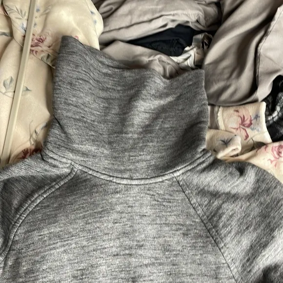 Women’s Lululemon To You Tunic Heathered Core Dark Grey, Size 2
