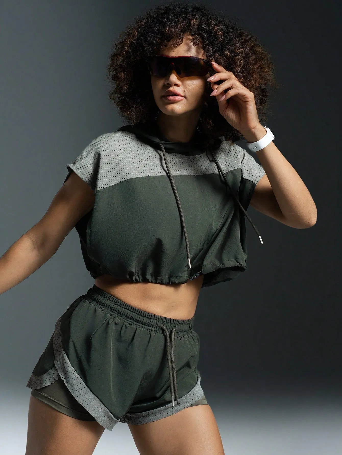Women's Short Hoodie Sweatshirt | Sporty & Comfortable for Fitness & Daily Wear