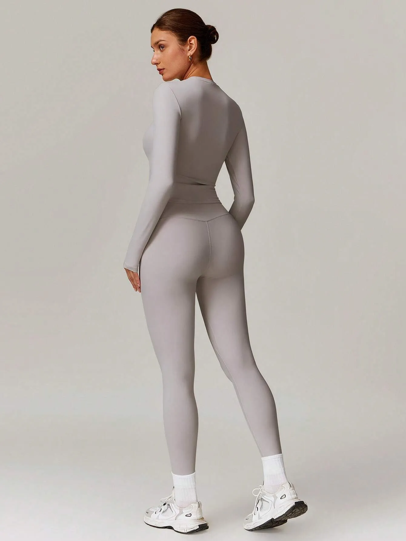 Women's Tight-Fitting Long-Sleeve Sports Top – Warm, Stretchy & Breathable